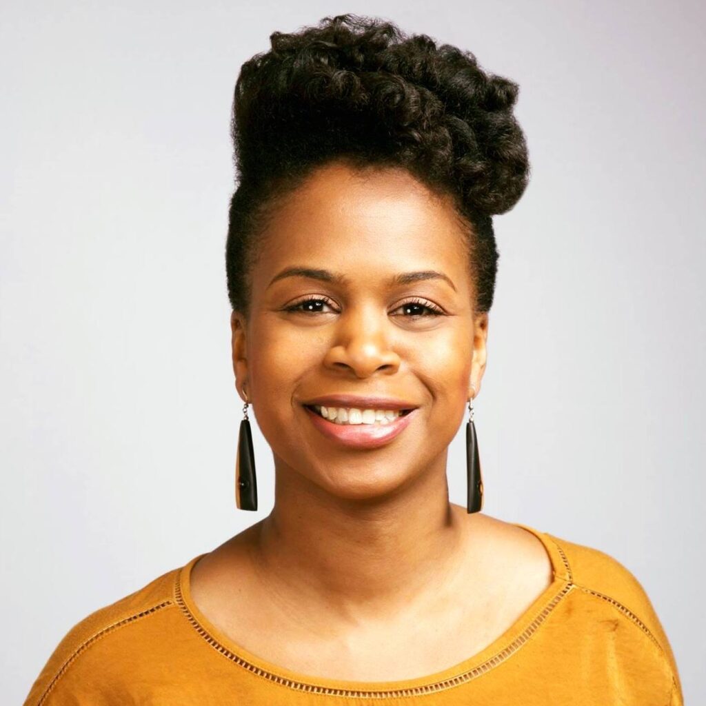 Farmata SOW — coach transition professionnelle femmes, portrait souriant